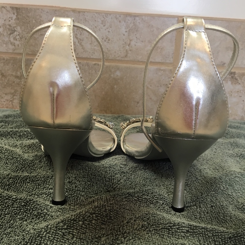 Silver dressy sandals w/jewels - Picture 3 of 4